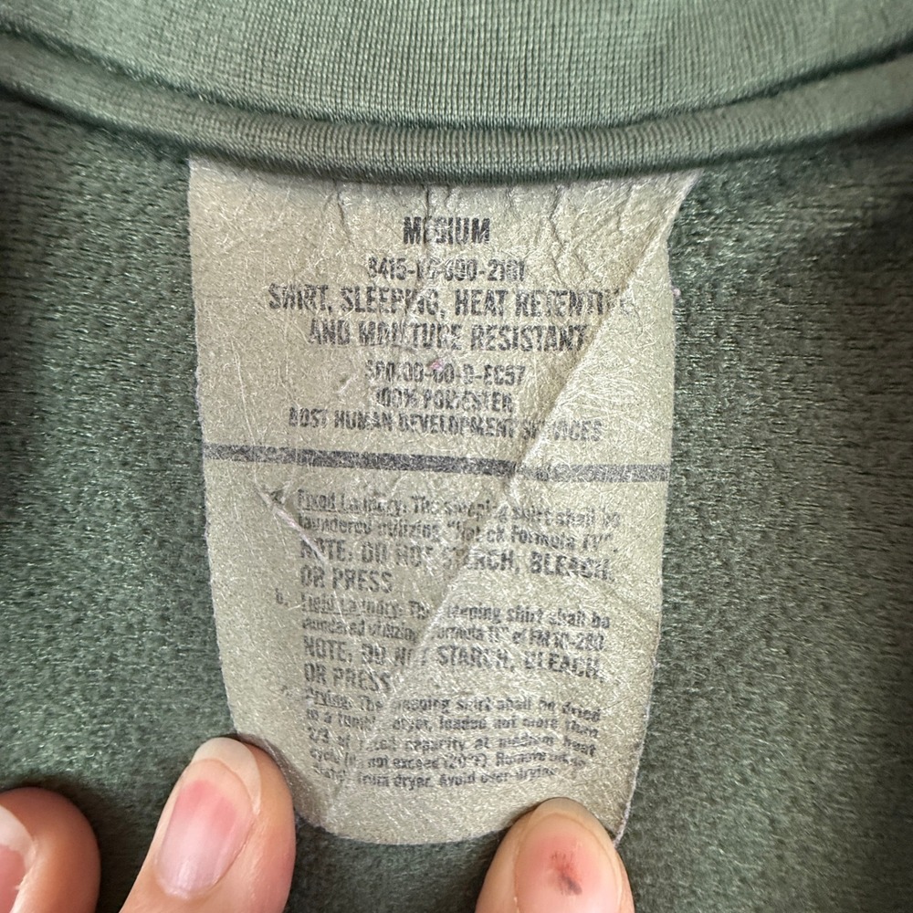 Military Issue Sleeping Shirt Heat Retention Moisture Resistant Pullover Medium - Picture 3 of 7